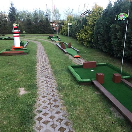 Domki Kapitanskie Z Prywatnym Polem Do Gry W Mini Golf Rewal Luaran gambar